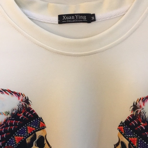 Trendy skull sweater size medium rare find - Picture 5 of 5